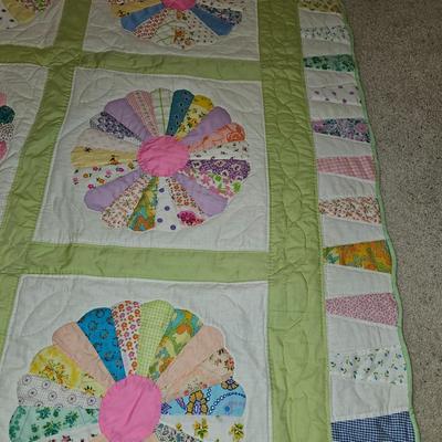 Beautiful vintage Handmade Quilt