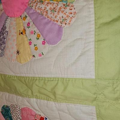 Beautiful vintage Handmade Quilt