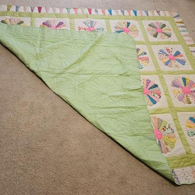 Beautiful vintage Handmade Quilt