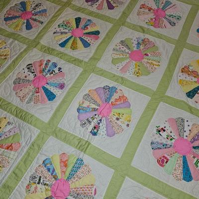 Beautiful vintage Handmade Quilt