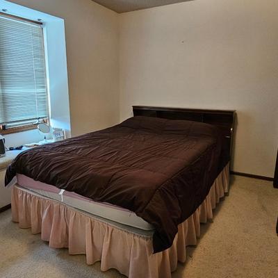Full size bed - headboard - metal frame with mattress boxsprings and bedding