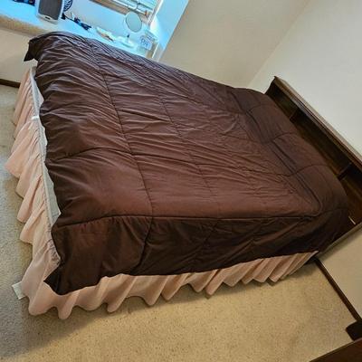 Full size bed - headboard - metal frame with mattress boxsprings and bedding