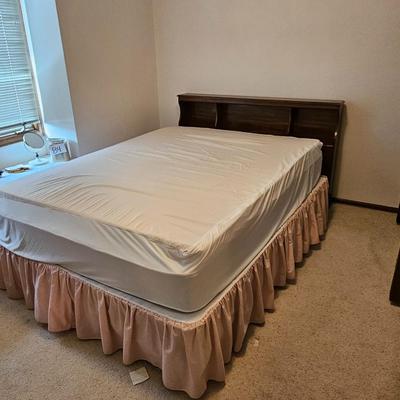 Full size bed - headboard - metal frame with mattress boxsprings and bedding