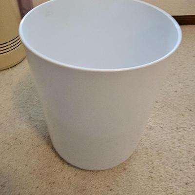 Bathroom accessories - Trash can - Holmes Humidifier - soap dispenser and more