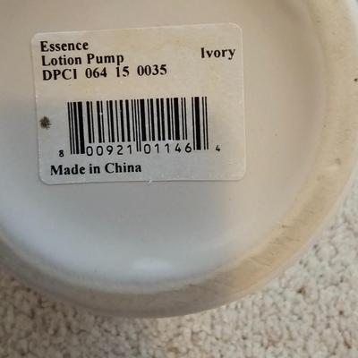 Bathroom accessories - Trash can - Holmes Humidifier - soap dispenser and more