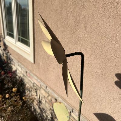 STEEL FLOWER OUTDOOR DECOR