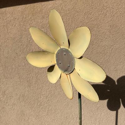 STEEL FLOWER OUTDOOR DECOR