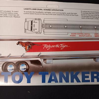 EXXON TOY TANKER TRUCK LIGHTS AND SOUND!