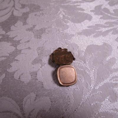 Vintage locket pendant by SKM Co. gold-tone