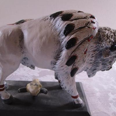 1 Buffalo statuette