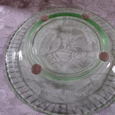 3 small plates, 1 vase