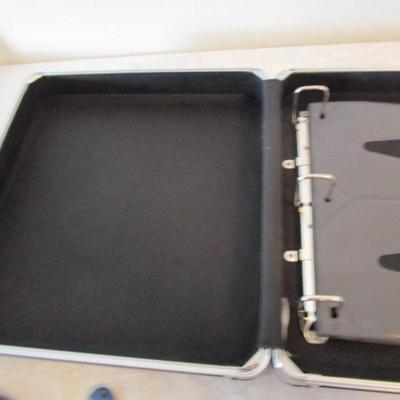 CD/DVD suitcase, with 15 pages of 8 sleeves
