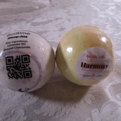 2 Bath bombs