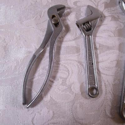 5 crescent wrenches