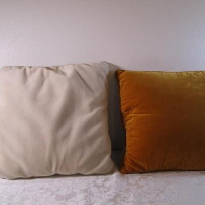 2 vintage decorative pillows
