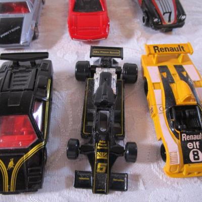 9 Tomica cars