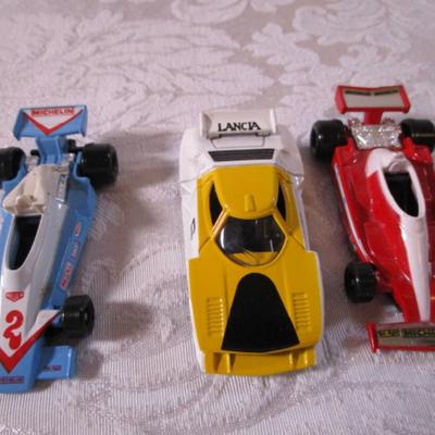 9 Tomica cars