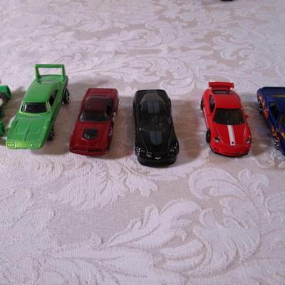 6 Hot Wheels cars
