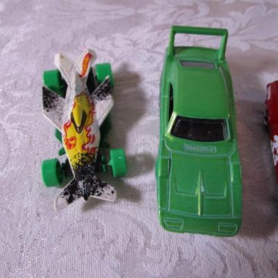 6 Hot Wheels cars
