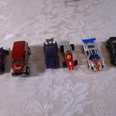 6 Hot Wheels cars