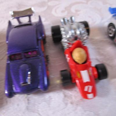 6 Hot Wheels cars