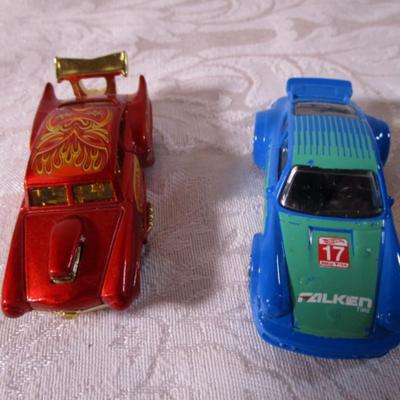 6 Hot Wheels cars