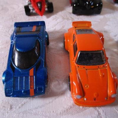 6 Hot Wheels cars