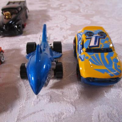 6 Hot Wheels cars