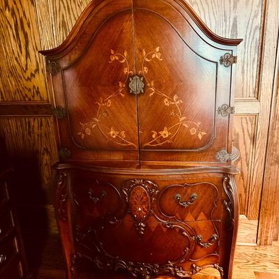 ORNATE FRENCH CABINET