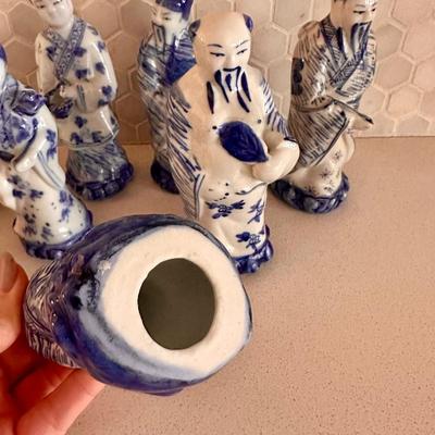 BLUE WHITE PORCELAIN ASAIN FIGURINE LOT