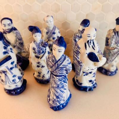 BLUE WHITE PORCELAIN ASAIN FIGURINE LOT