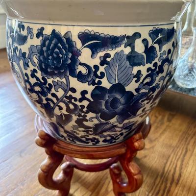 BLUE WHITE FISHBOWL PLANTER ON STAND