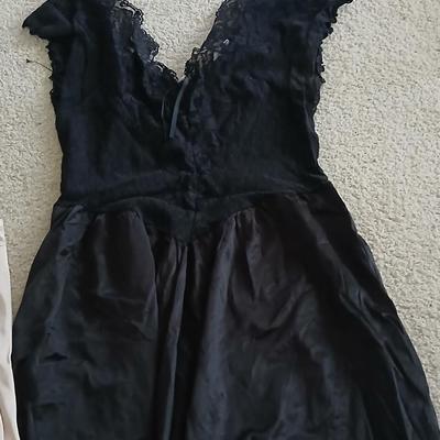 Women's skirt slips size M & L - with two bras