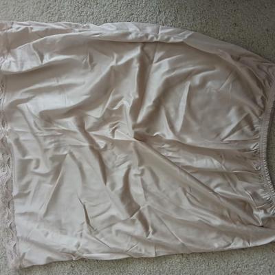 Women's skirt slips size M & L - with two bras