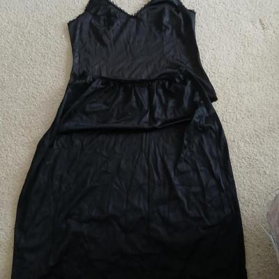 Women's skirt slips size M & L - with two bras