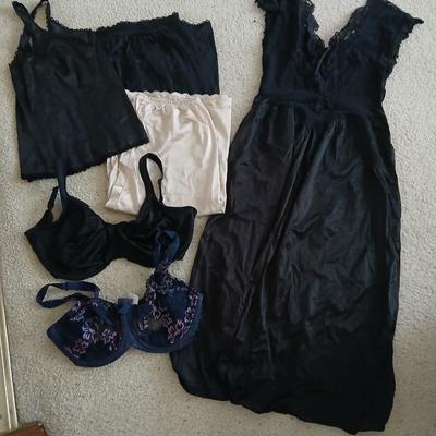 Women's skirt slips size M & L - with two bras