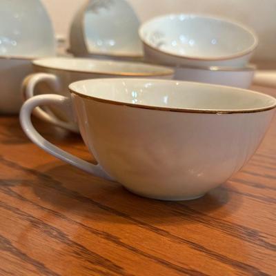 KAYSONS GOLDEN RHAPSODY FINE CHINA