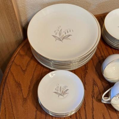 KAYSONS GOLDEN RHAPSODY FINE CHINA