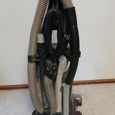 Bissel momentum cyclone bagless vacuum cleaner