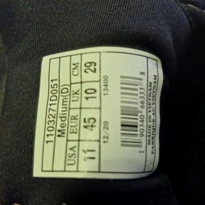 Men's Brooks size 11 tennis shoes Like new!