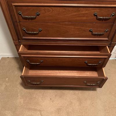 CHEST OF DRAWERS