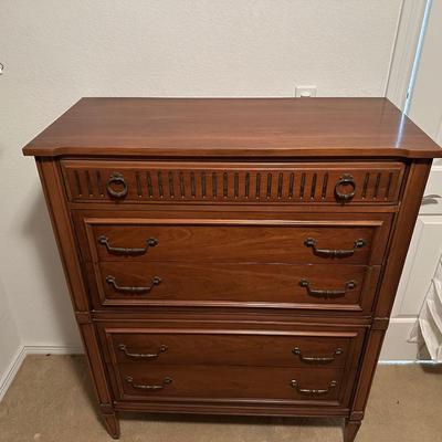 CHEST OF DRAWERS