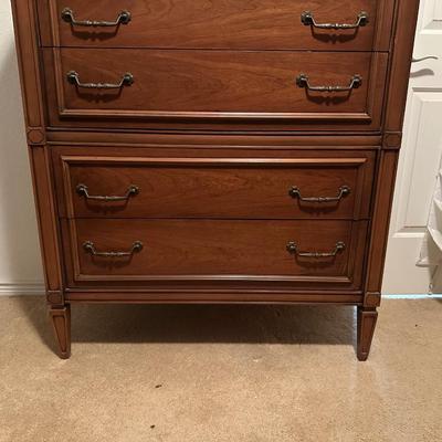 CHEST OF DRAWERS