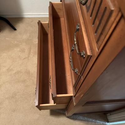 CHEST OF DRAWERS