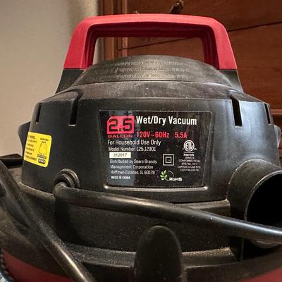 CRAFTSMAN 2 1/2 GALLON WET, DRY VACUUM AND WASTE BASKET