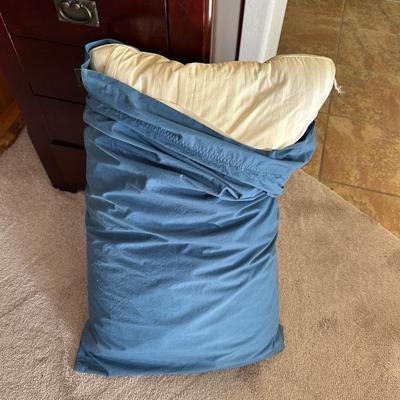 CLOTHES HAMPER, WEIGHTED BLANKET, WOOL BLANKET & FEATHER PILLOW