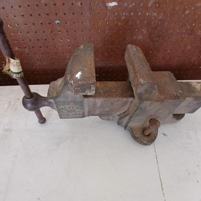 Antique Bull dog Prentiss Vise Co., New York No 51-bench vise