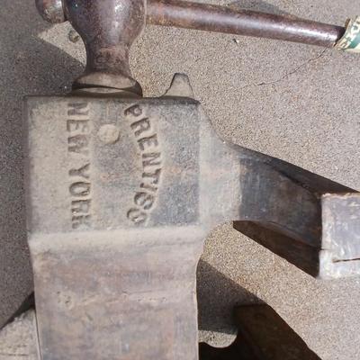 Antique Bull dog Prentiss Vise Co., New York No 51-bench vise