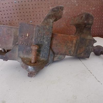 Antique Bull dog Prentiss Vise Co., New York No 51-bench vise