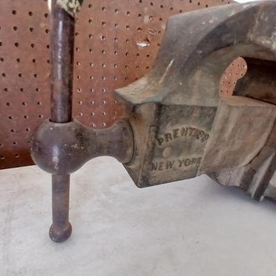 Antique Bull dog Prentiss Vise Co., New York No 51-bench vise